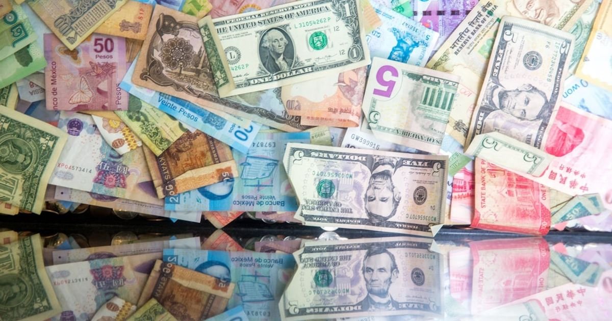 AI Prompt for Analyzing Cash Flow Patterns to Optimize Liquidity Management