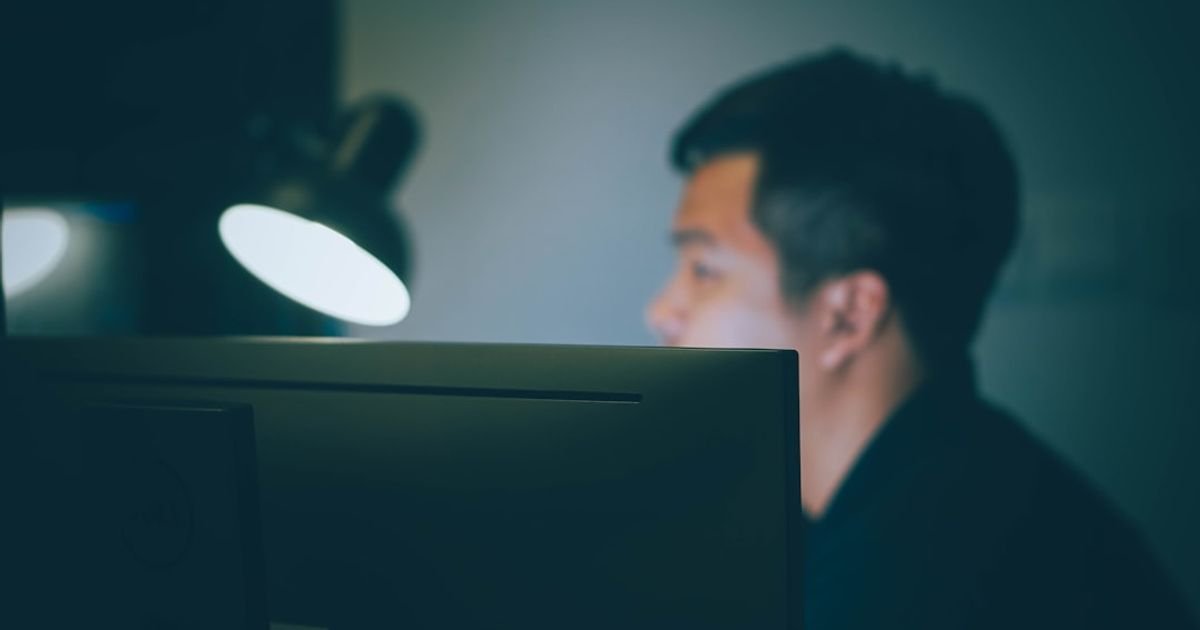 AI Prompt for Detecting Fake News in Online Articles