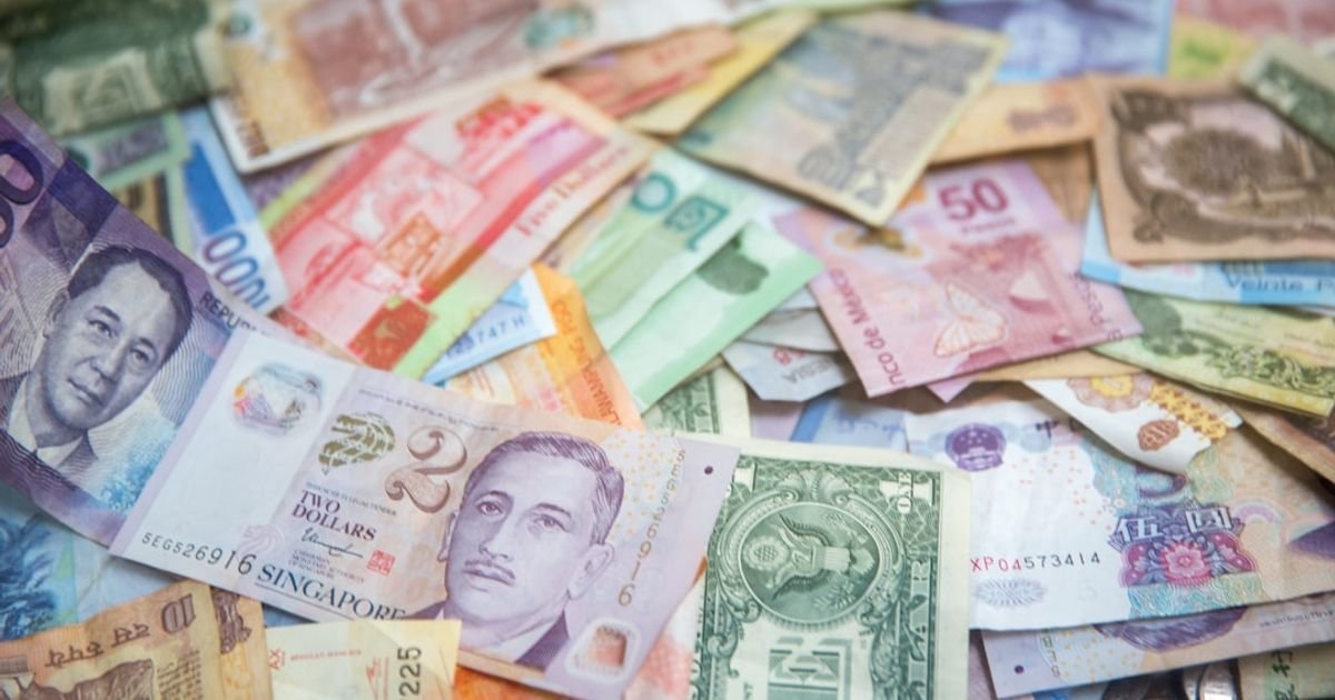 AI Prompt for Forecasting Currency Exchange Rate Fluctuations