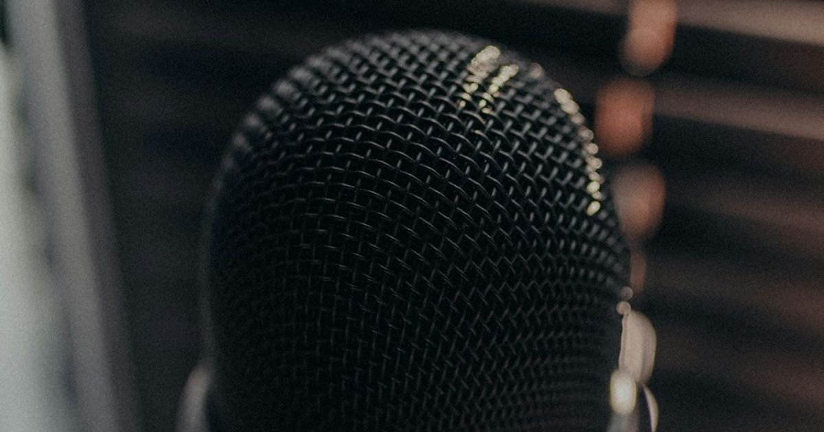 AI Prompt for Generating Podcast Episode Scripts