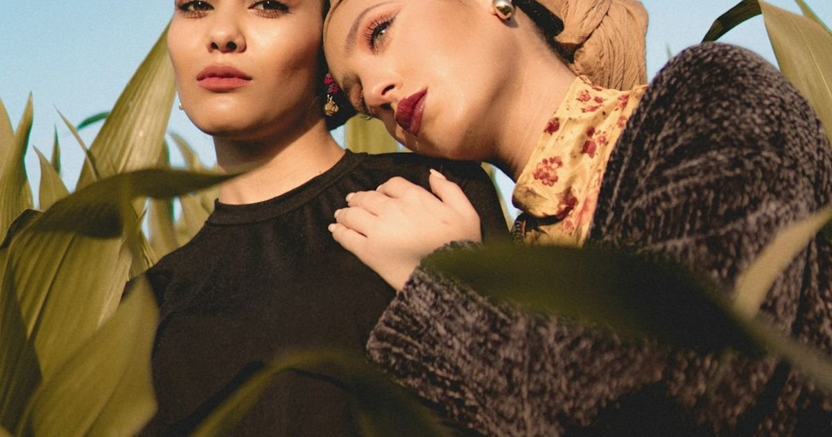 Create a fashion prompt that blends Middle Eastern abayas with modern couture