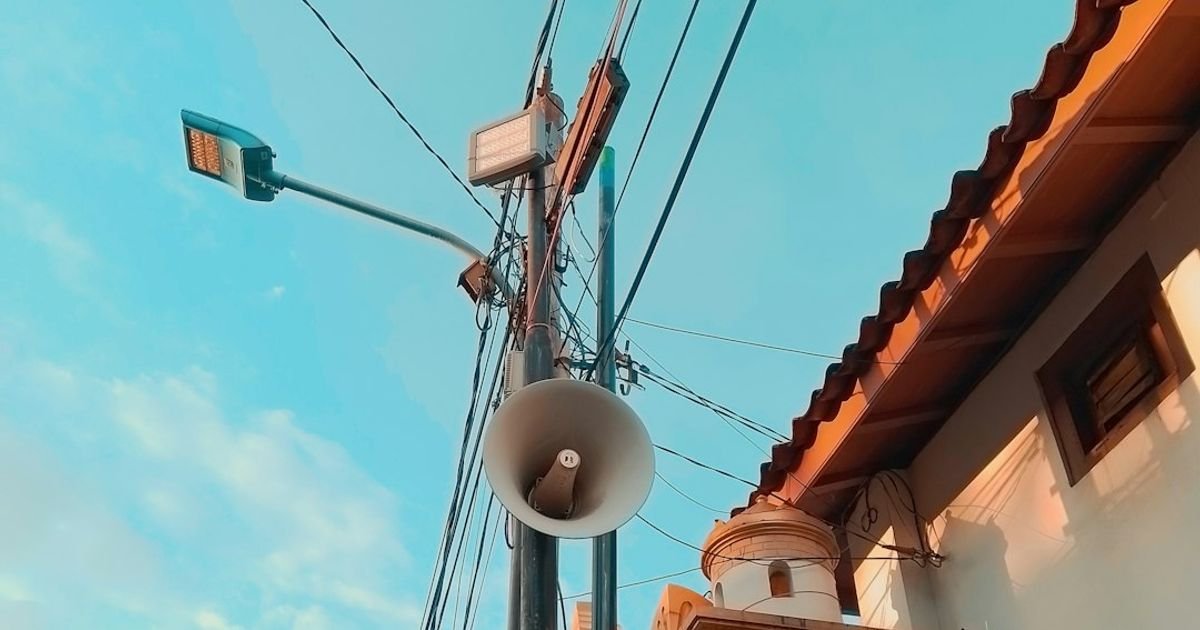 Create a prompt for an anime-inspired video set during Spanish La Tomatina festival