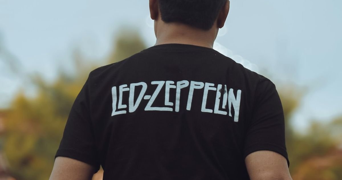 Festival T shirt prompt ChatGPT