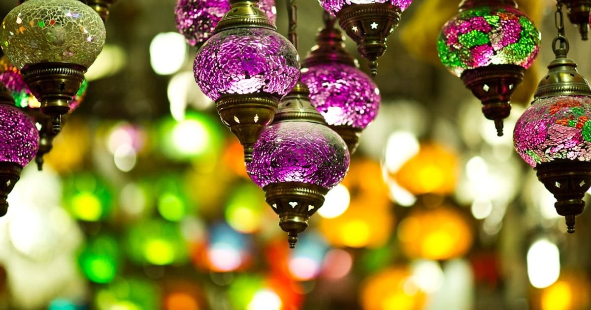 Generate an Instagram reel prompt for showcasing Diwali home décor hacks