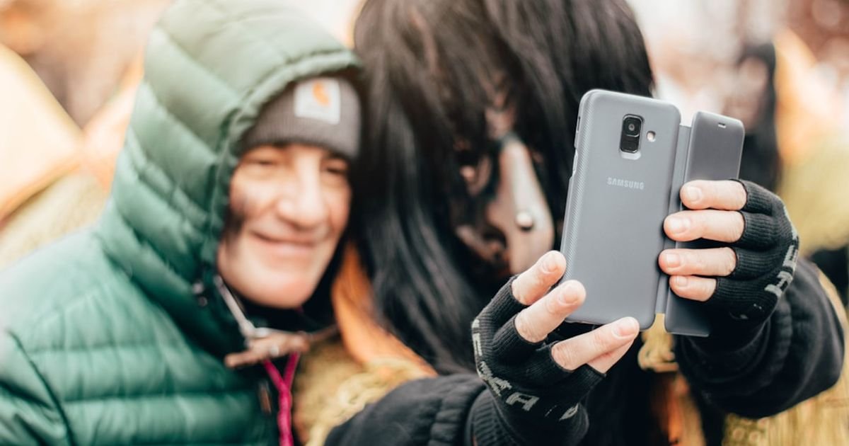 Grok Prompt for Crafting Social Media Stories with Humor