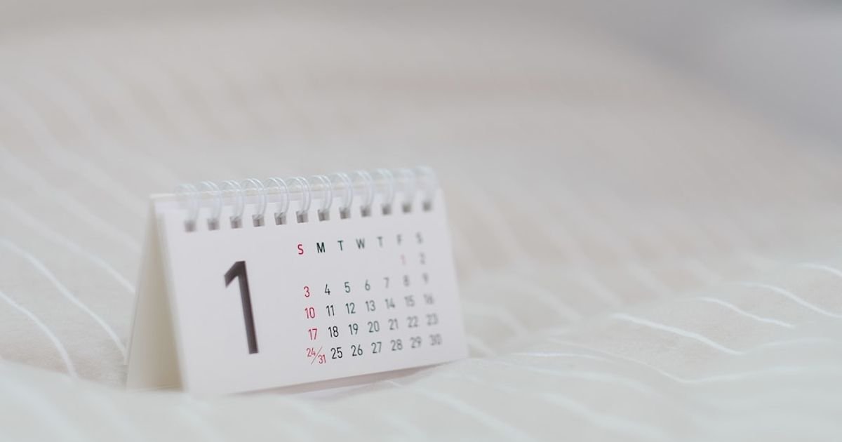 Grok Prompt for Creative Daily Content Calendar Ideas