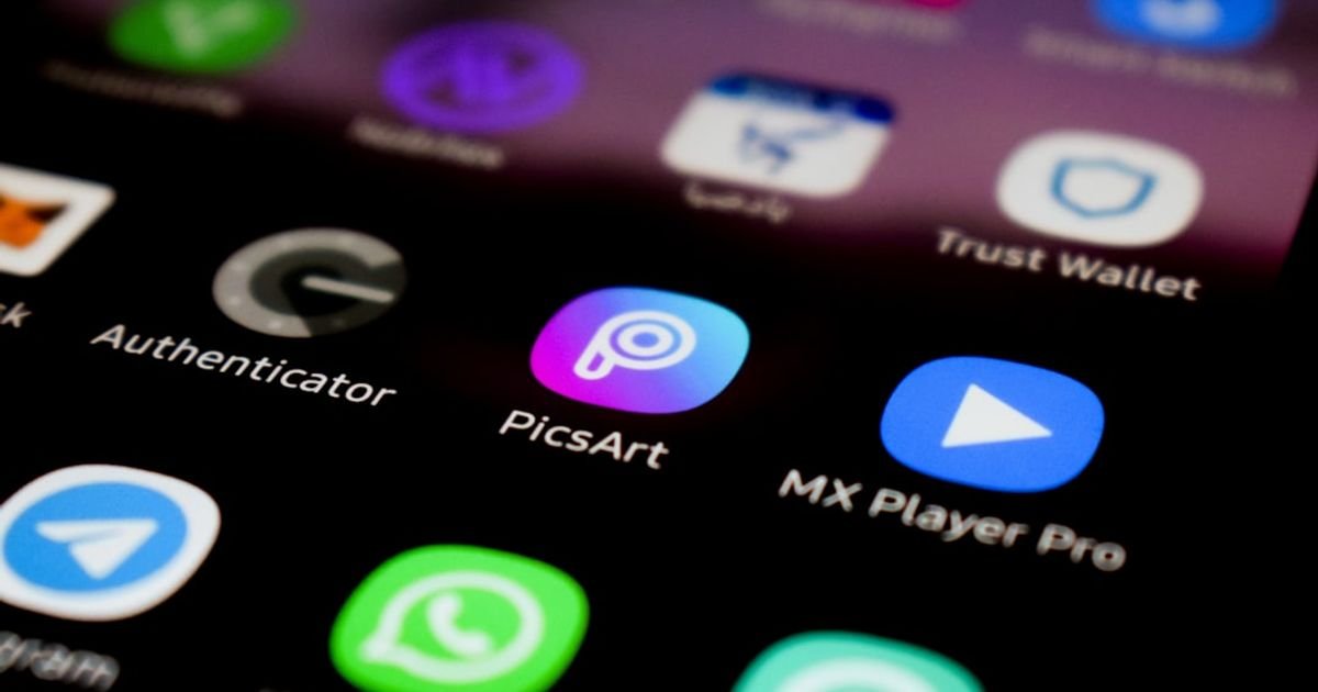 Grok Prompt for Generating Interactive Social Media Quizzes