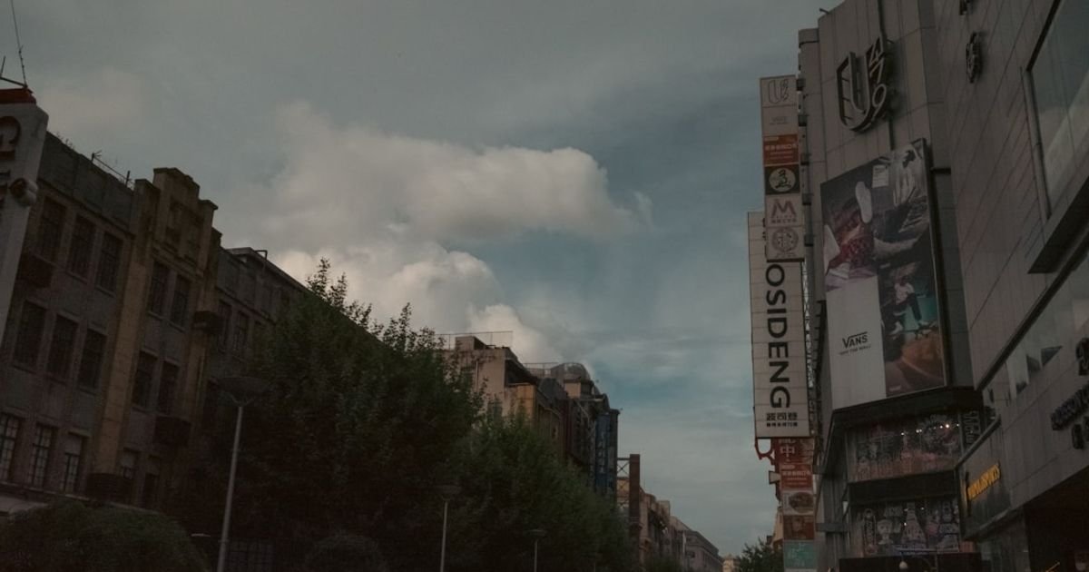 Hollywood trailer prompt with Gemini