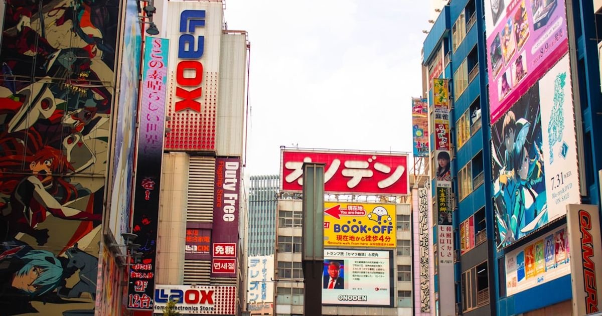 Japanese Social Media Post Prompt for Tech Product Launch
