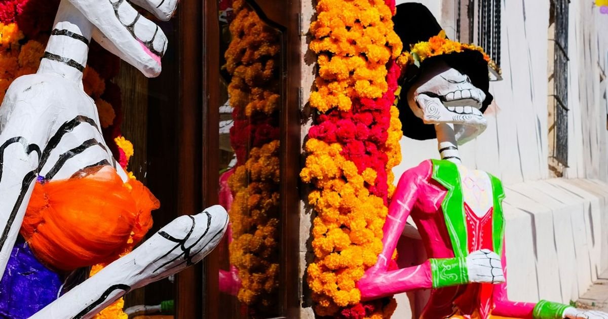 Make a storytelling prompt combining Halloween and Holi festival traditions