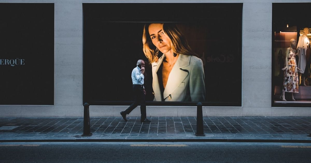 Veo Prompt for Artistic Social Media Ad Storytelling
