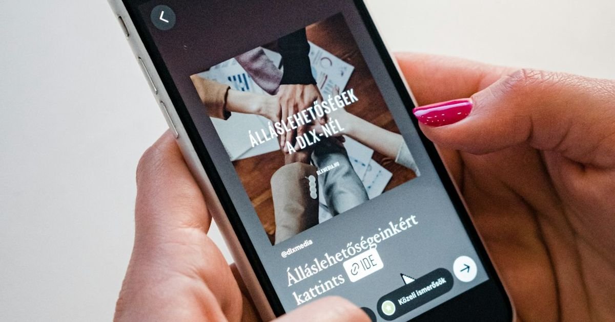 Veo Prompt for Engaging Instagram Carousel Video Designs