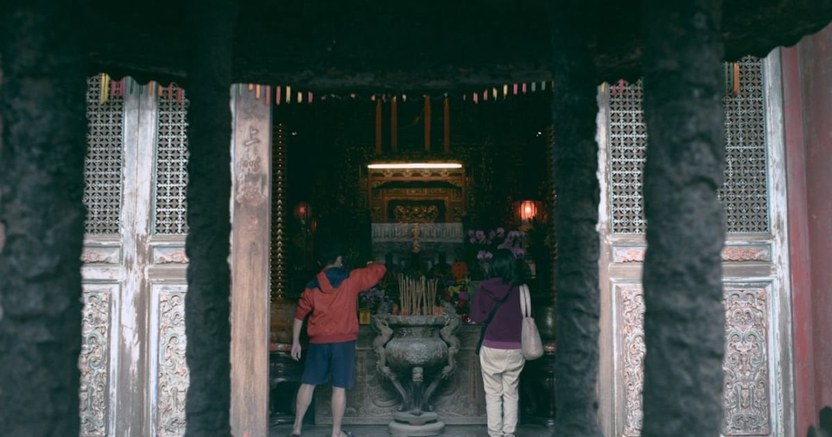 Veo Prompt for Making Navratri Temple Tour Videos