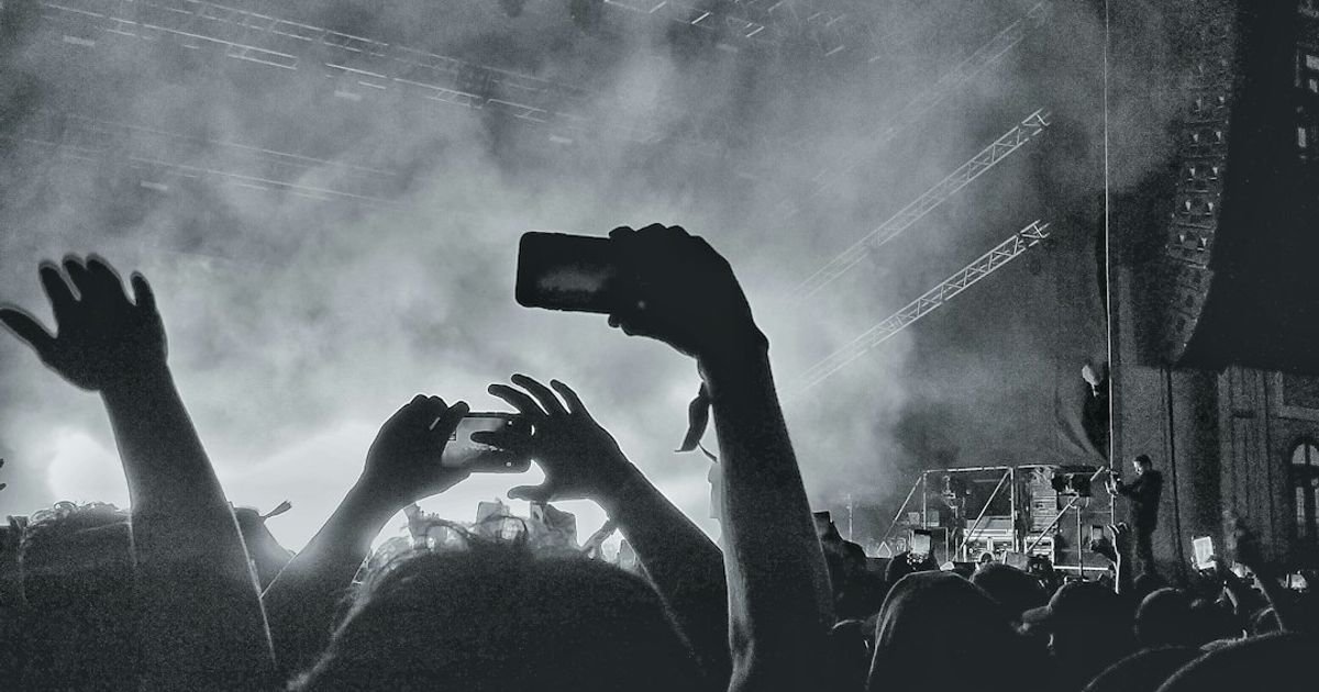 Veo Prompt for Music Festival Creative Promo Videos