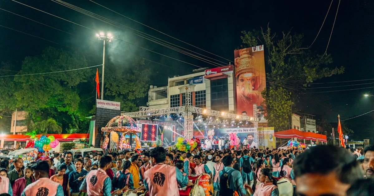 Veo Prompt for Producing Navratri Street Celebration Clips