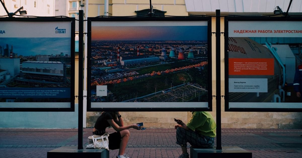 Veo Prompt for Short-Form Video Ads with Creative Transitions