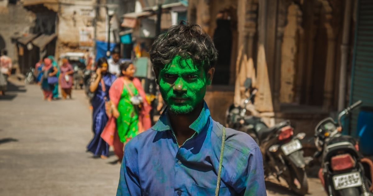 Write a Snapchat filter prompt inspired by Holi festival colors