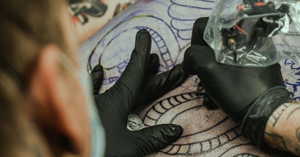 Write a tattoo design prompt inspired by Maori tribal culture and mythology