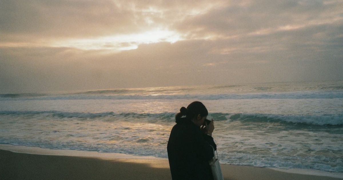 Boyfriend Making a Wish for Girlfriend VFX Prompt