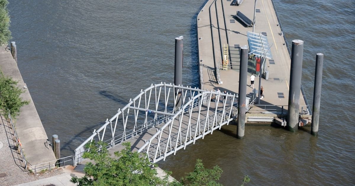 Bridge Collapse VFX Prompt