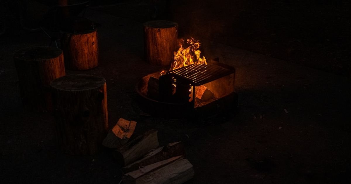 Campfire Glow and Smoke Drift ASMR VFX Prompt