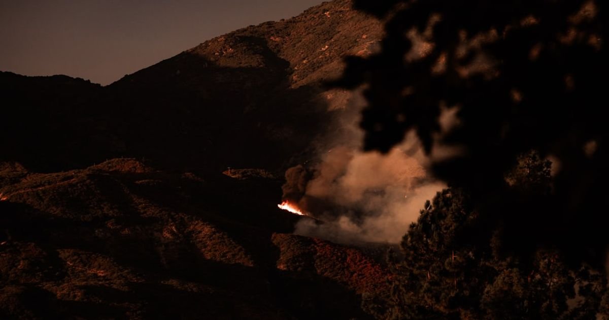 Cinematic Fire and Smoke VFX Prompt