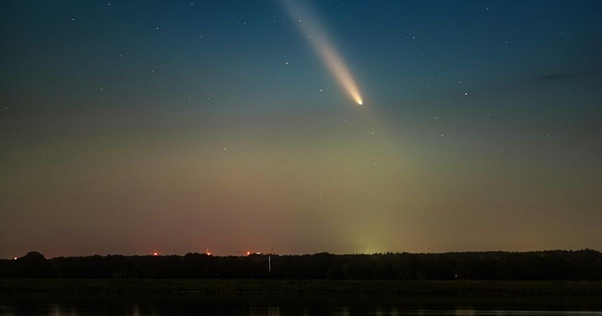Comet Trail VFX Prompt