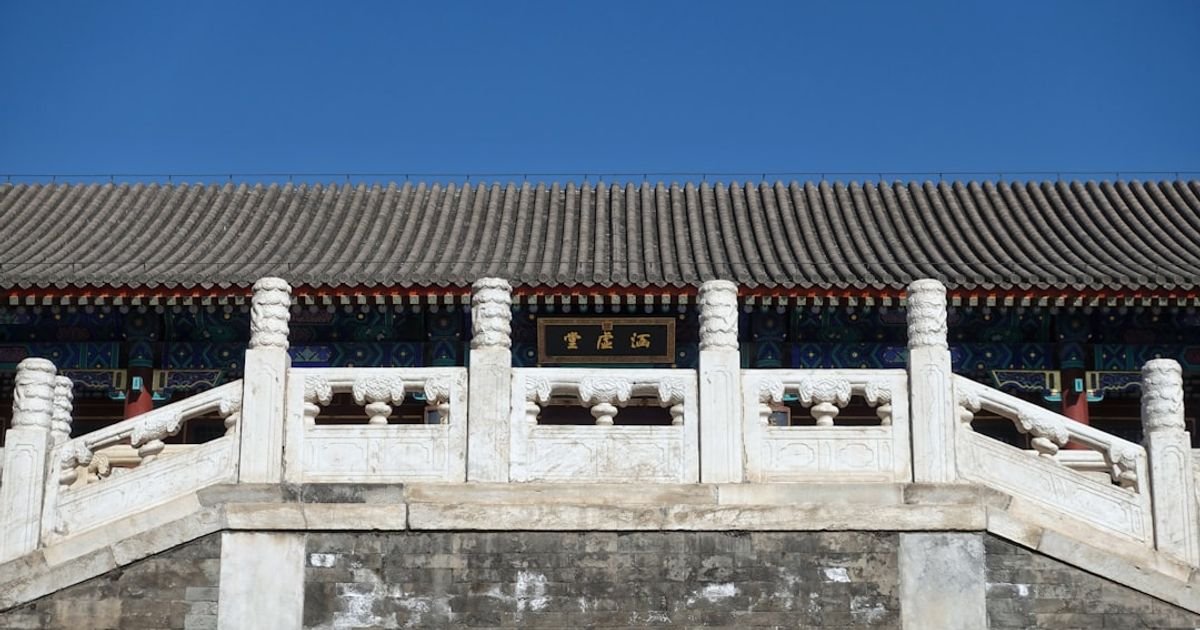 Confucian Deities Veo Prompt
