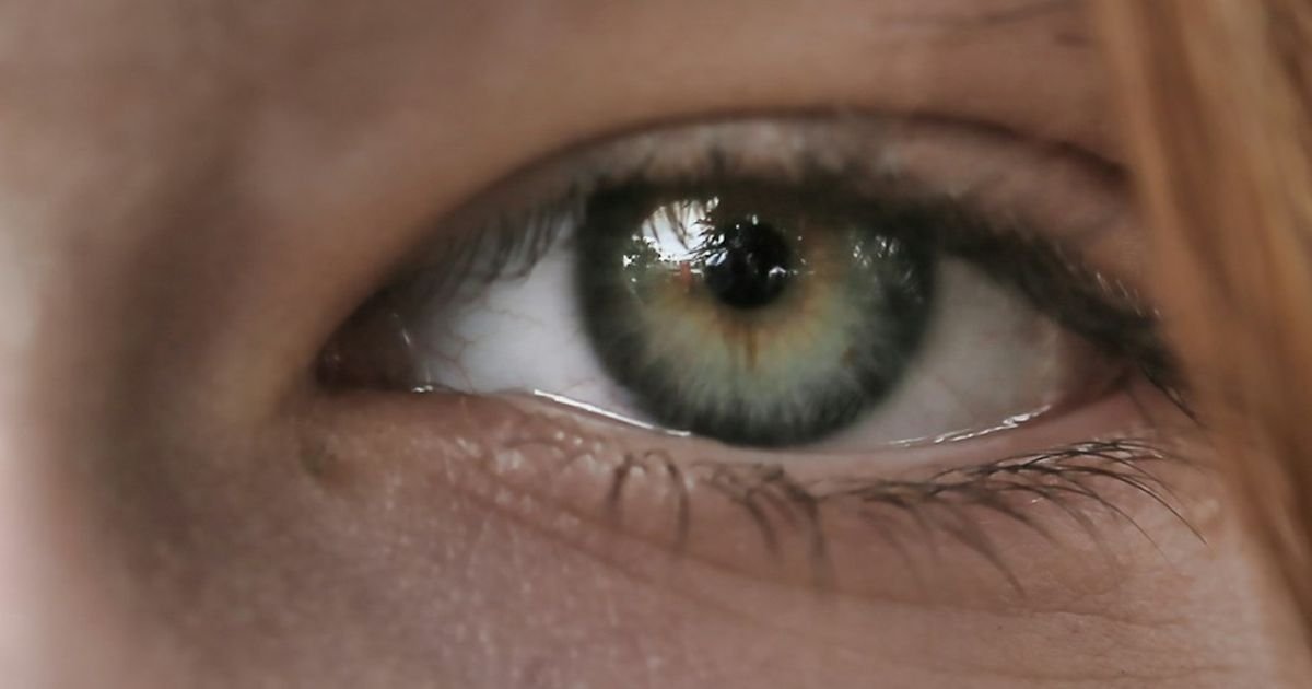 Creepy Eye Transformation VFX Prompt