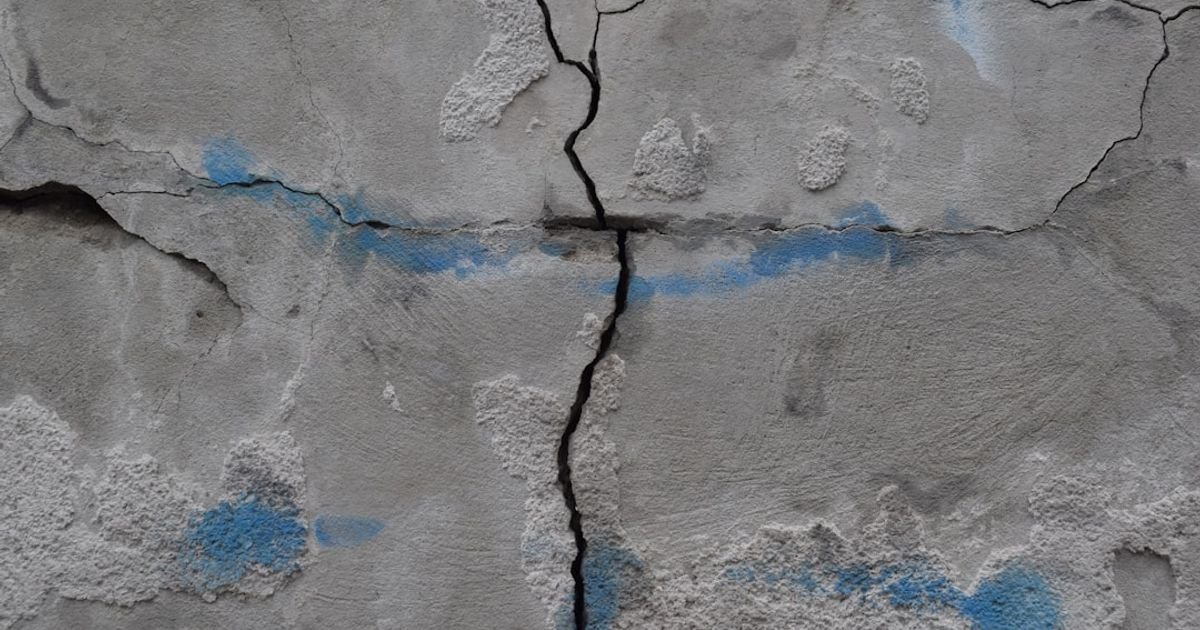 Earth Cracking Ground Effect VFX Prompt