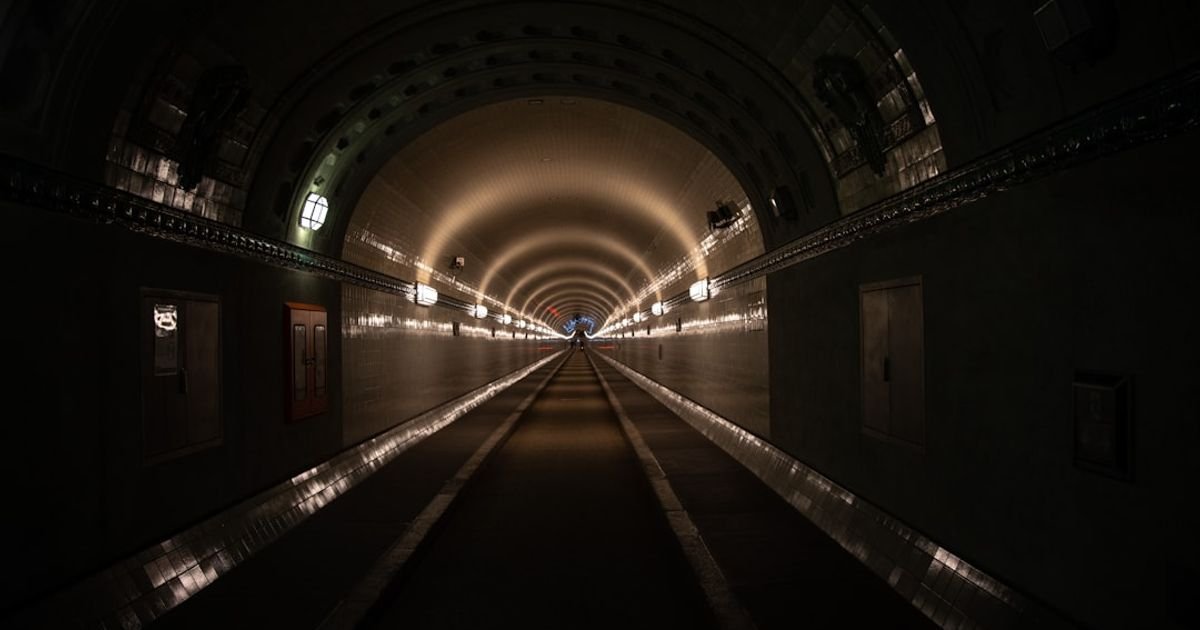 Fractal Tunnel Journey VFX Prompt