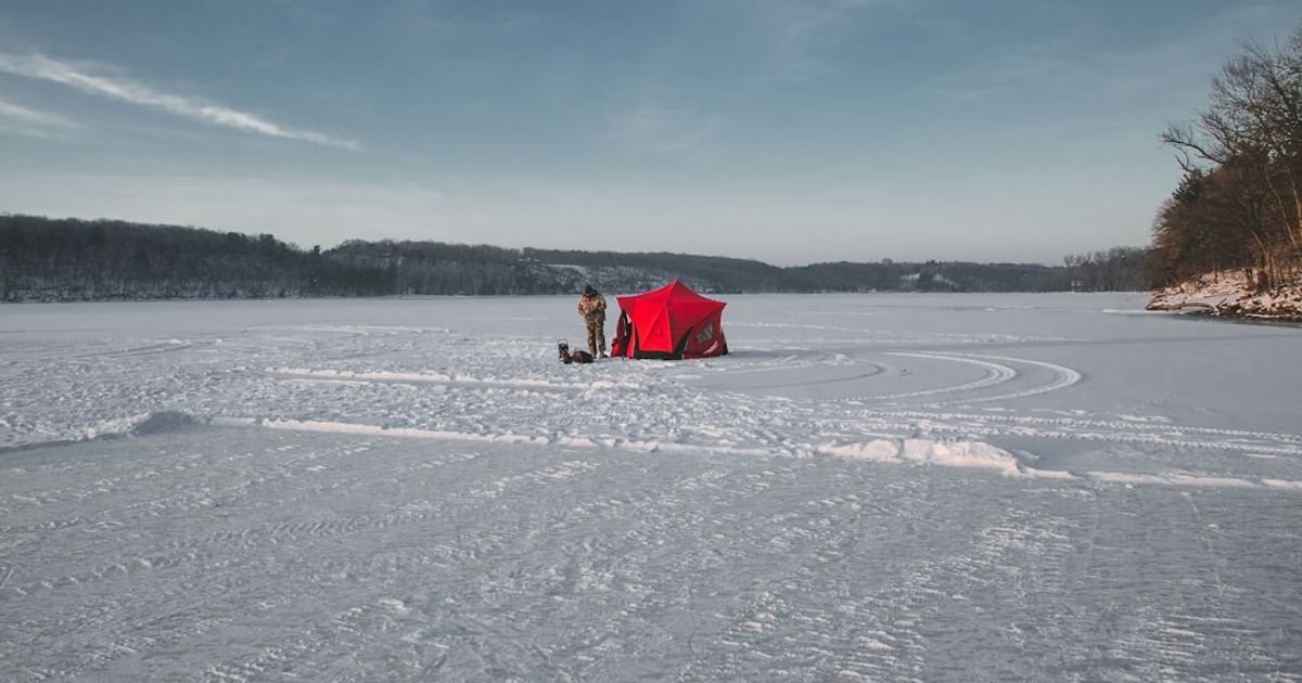 Frozen Lake Cracking VFX Prompt