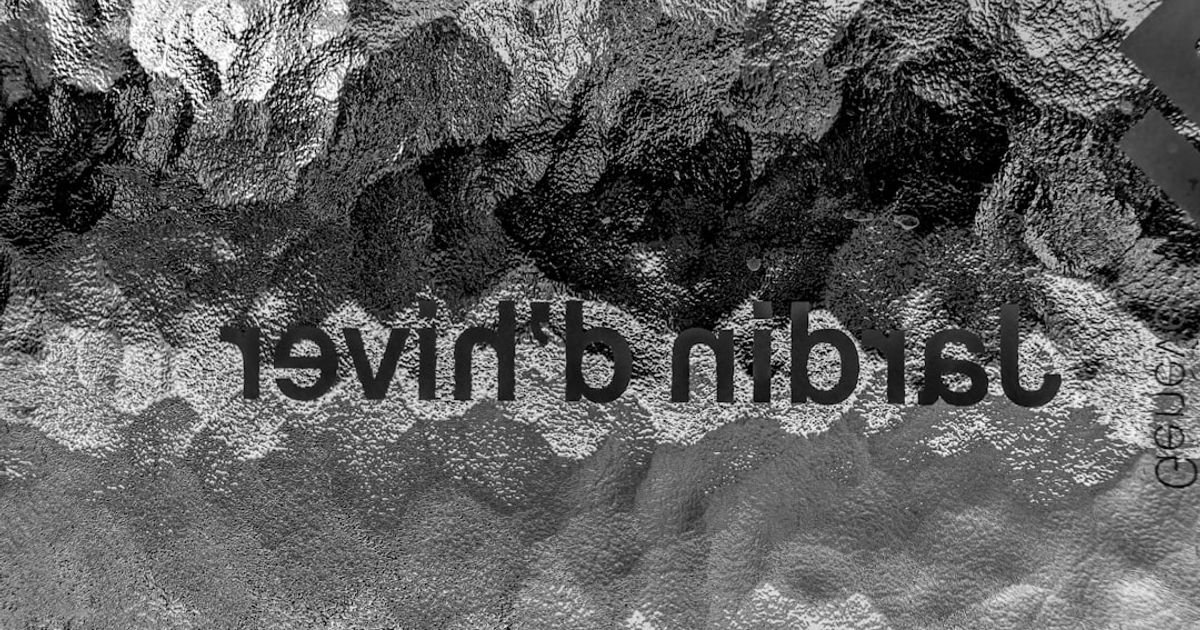 Ink Reveal Transition VFX Prompt