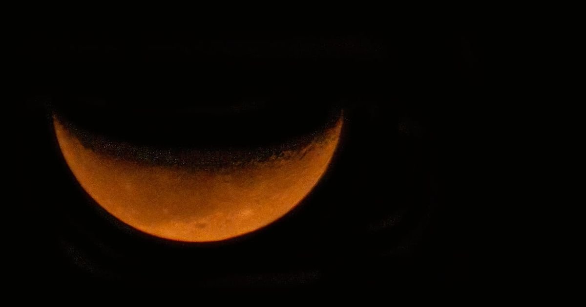 Lunar eclipse timelapse video prompt Veo