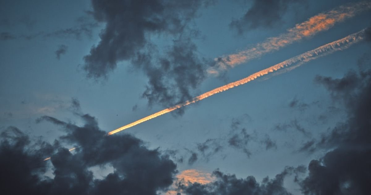 Meteor Shower Across Night Sky VFX Prompt