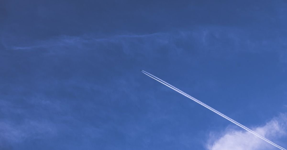 Missile Launch Trail VFX Prompt
