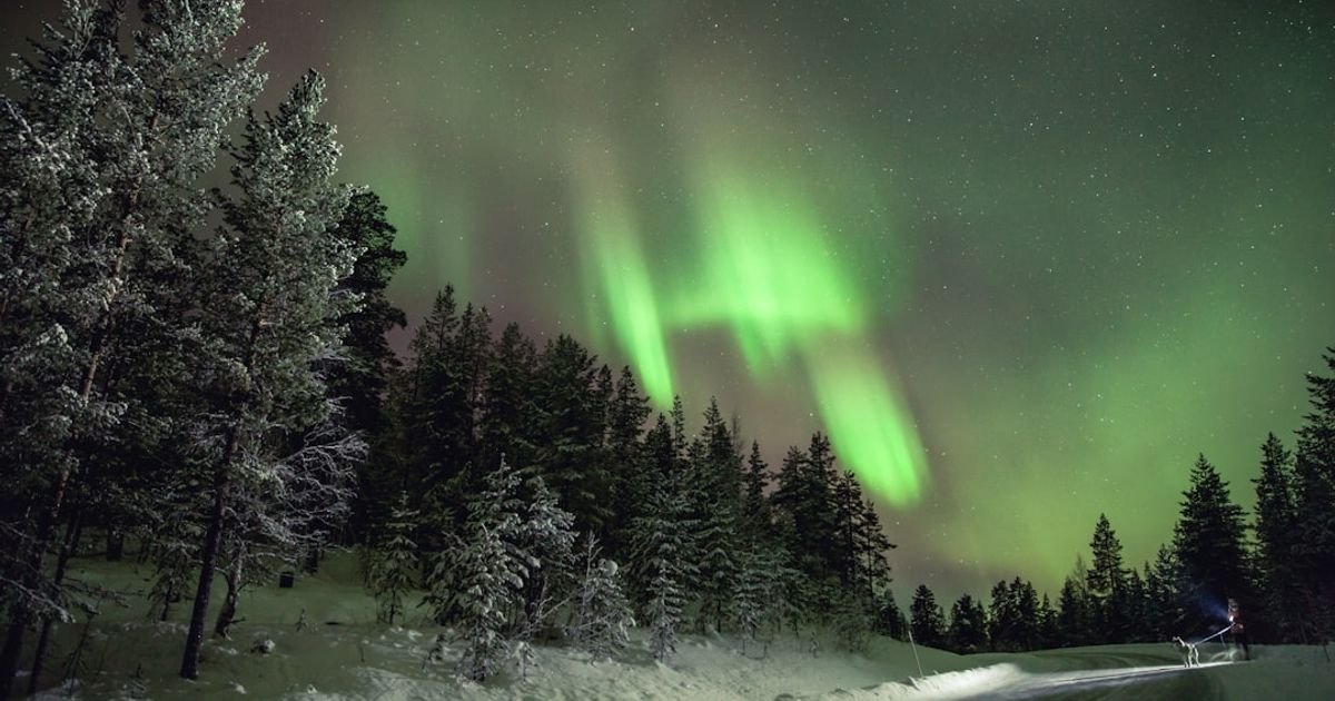 Northern Lights Energy Wave VFX Prompt