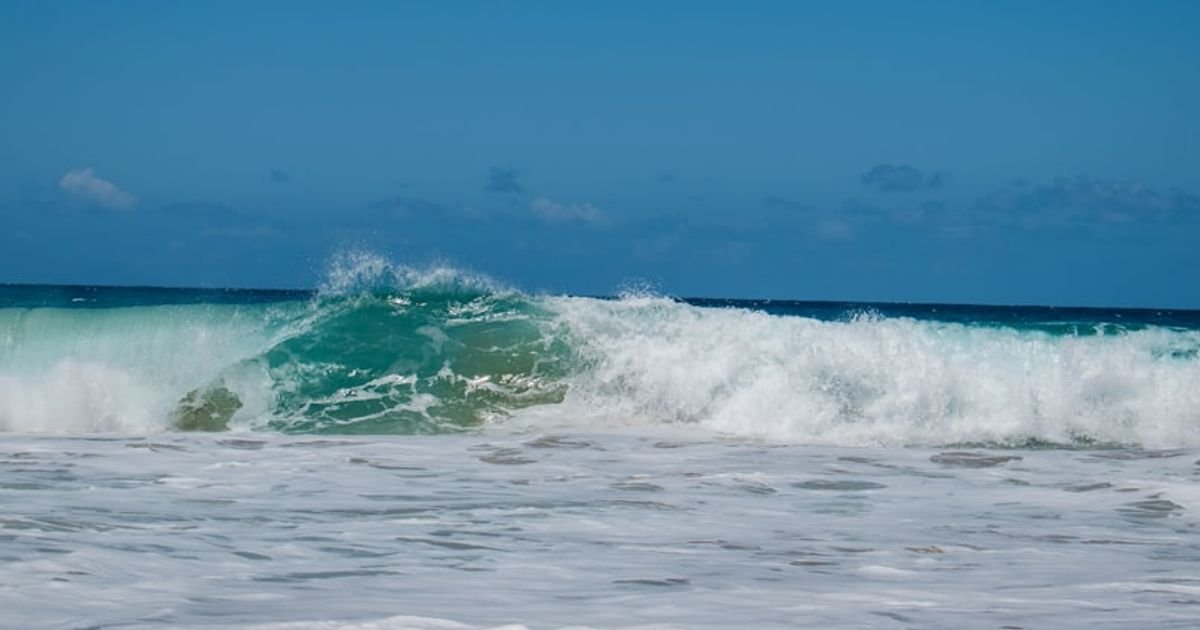 Ocean Wave Splash VFX Prompt