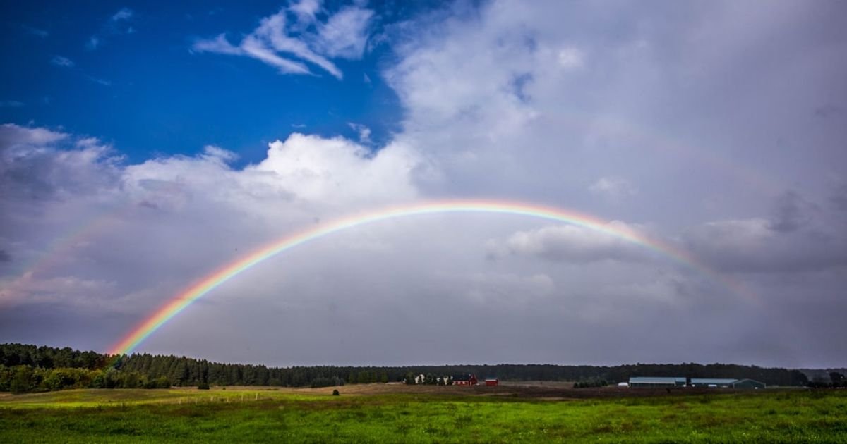 Rainbow Particle Trail VFX Prompt