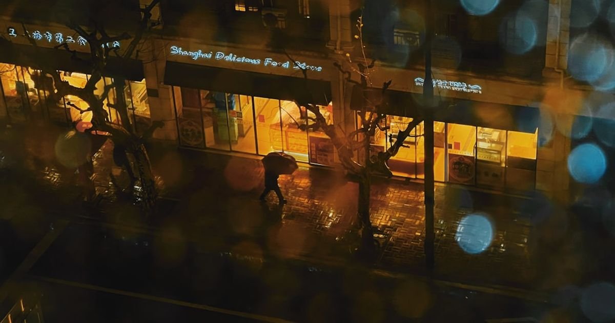 Rainy Street Reflection VFX Prompt