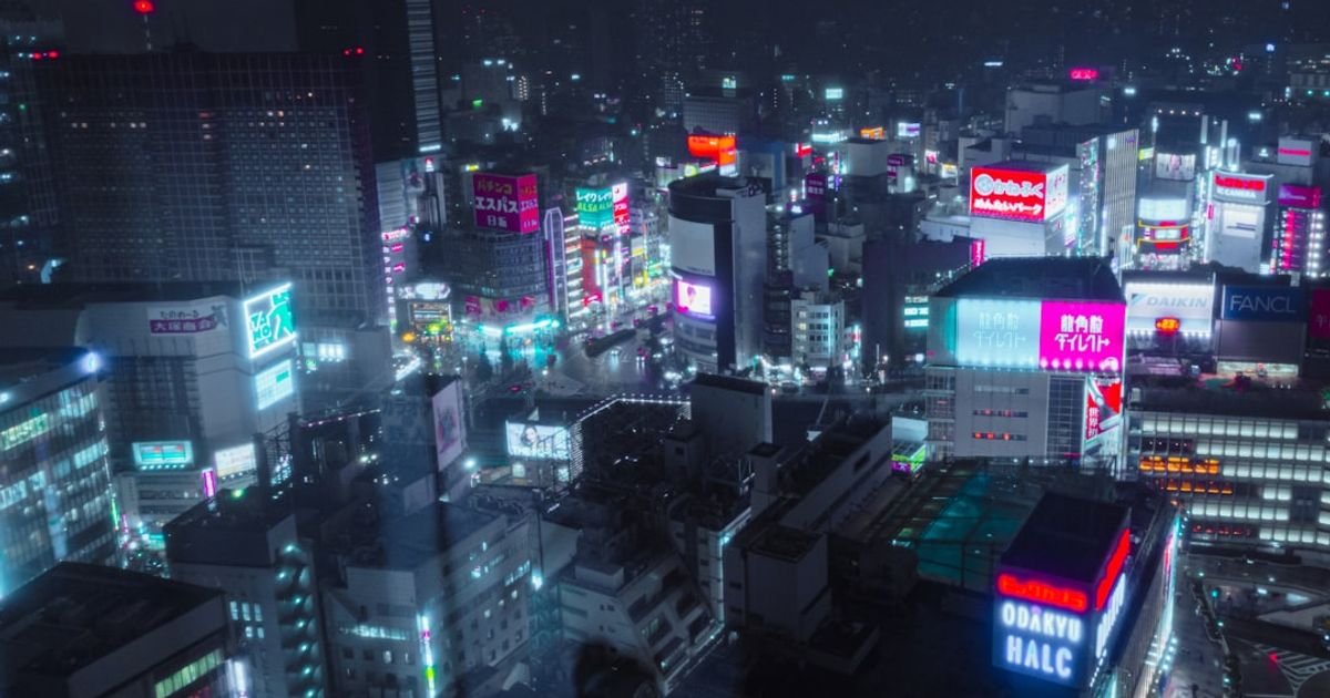 Sora Cyberpunk City Chase Prompt for Sci-Fi Films