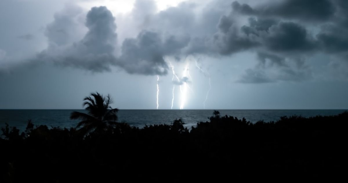 Storm Weather Control Lightning VFX Prompt