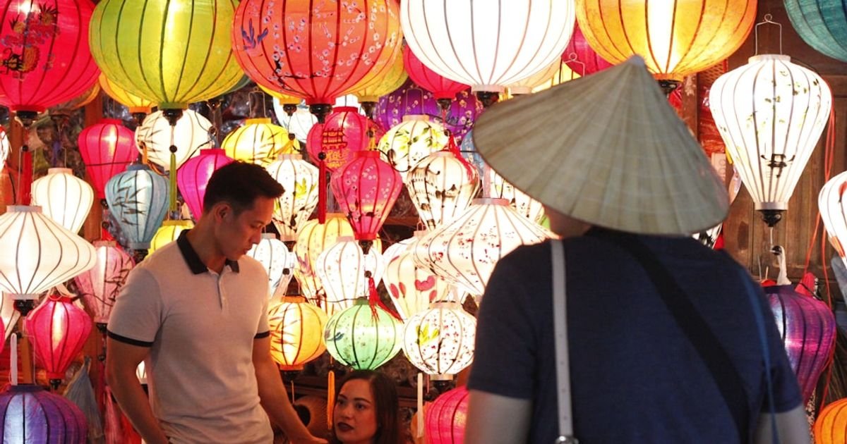 Thai floating lantern video prompt Veo