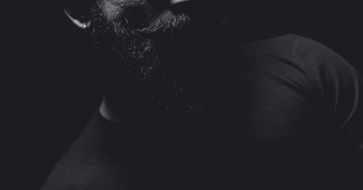 VEO 3 Prompt for Beard Grooming Kit Ad