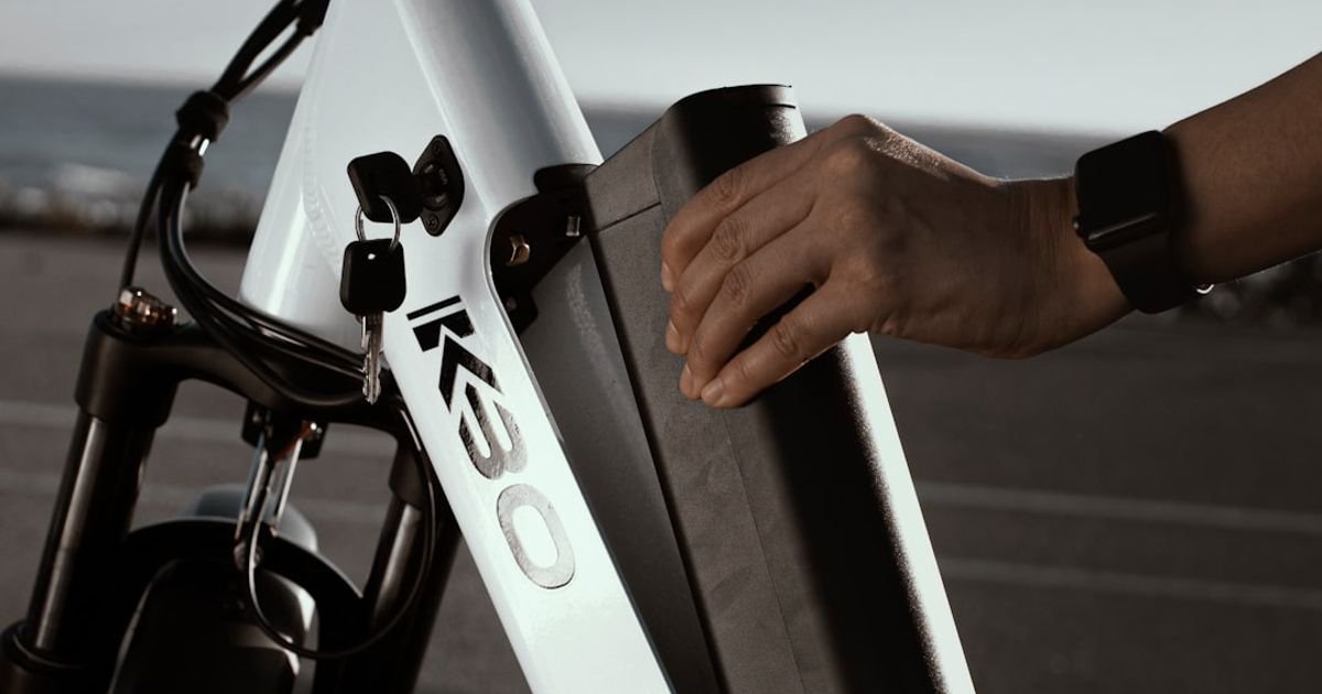 VEO 3 Prompt for Bike Helmet Product Video