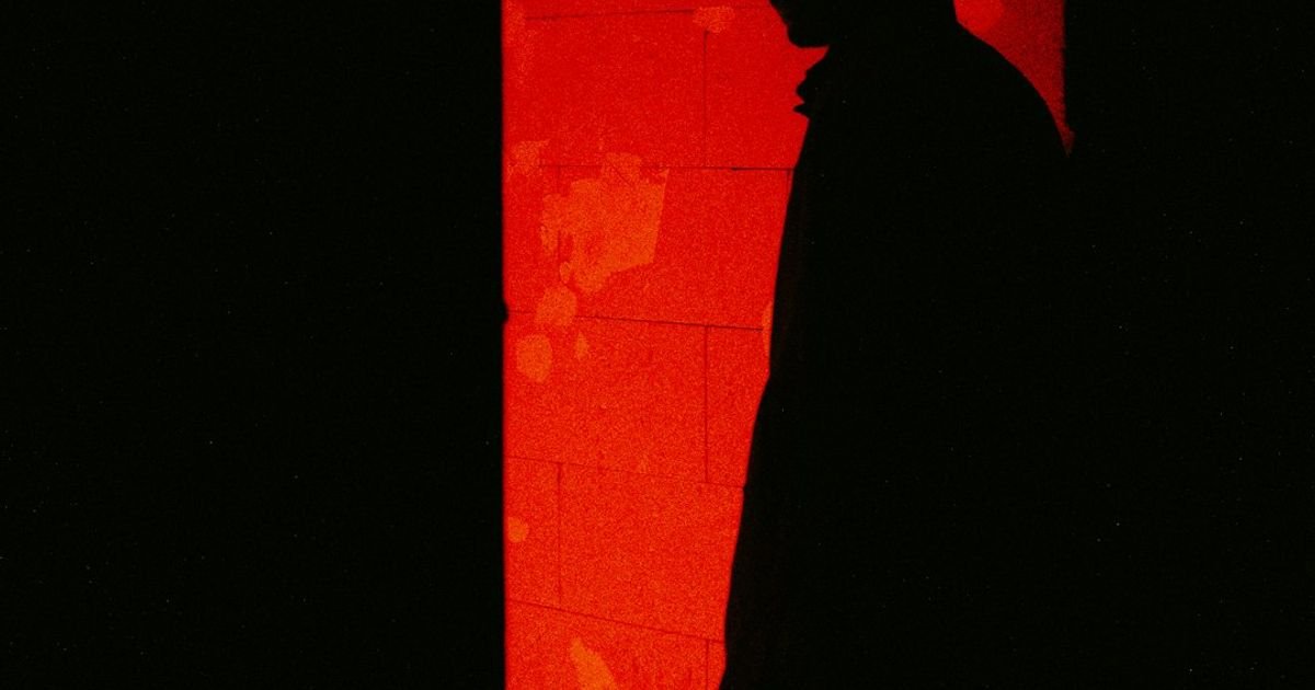 VEO 3 Prompt for Detective Thriller - The Neon Evidence