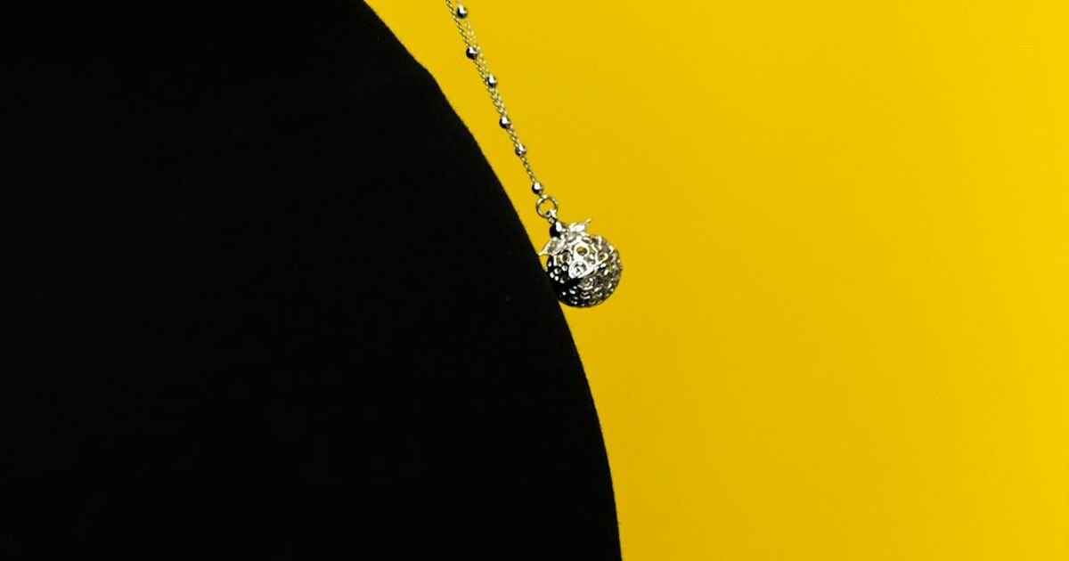 VEO 3 Prompt for Jewelry Product Ad