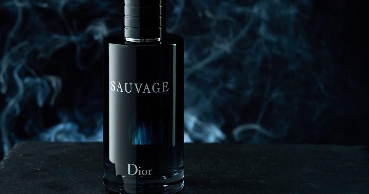 VEO 3 Prompt for Luxury Perfume Advertisement with Emotional Storytelling