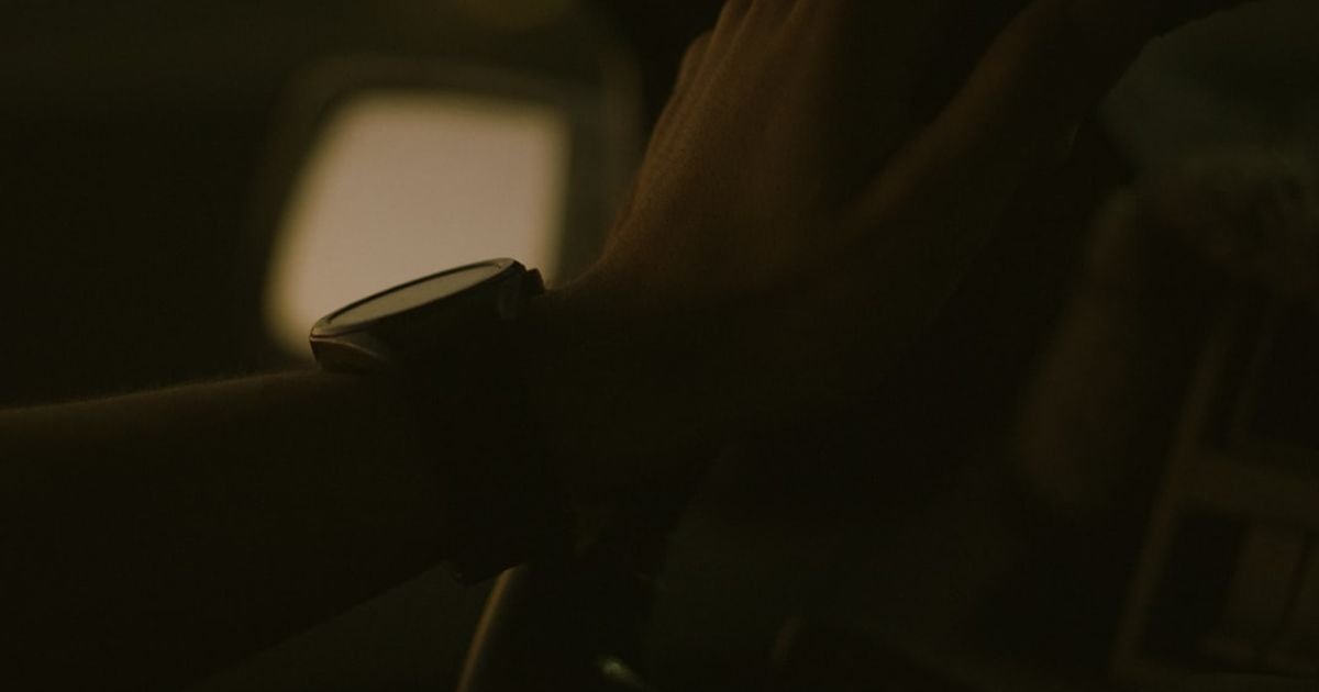 VEO 3 Prompt for Smartwatch Ad