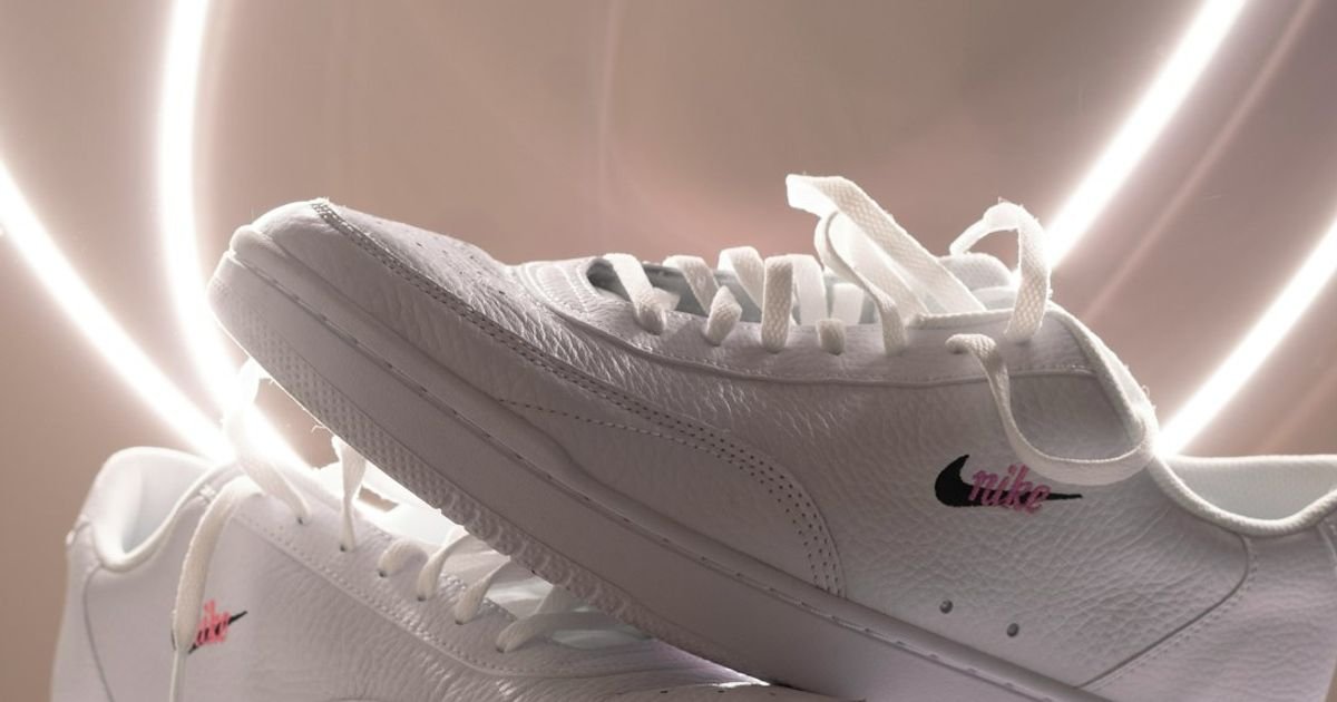 VEO 3 Prompt for Sneakers Promotion Video